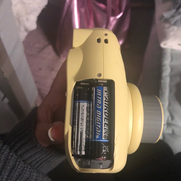 yellow instax mini 8 polaroid camera - Picture 3 of 4